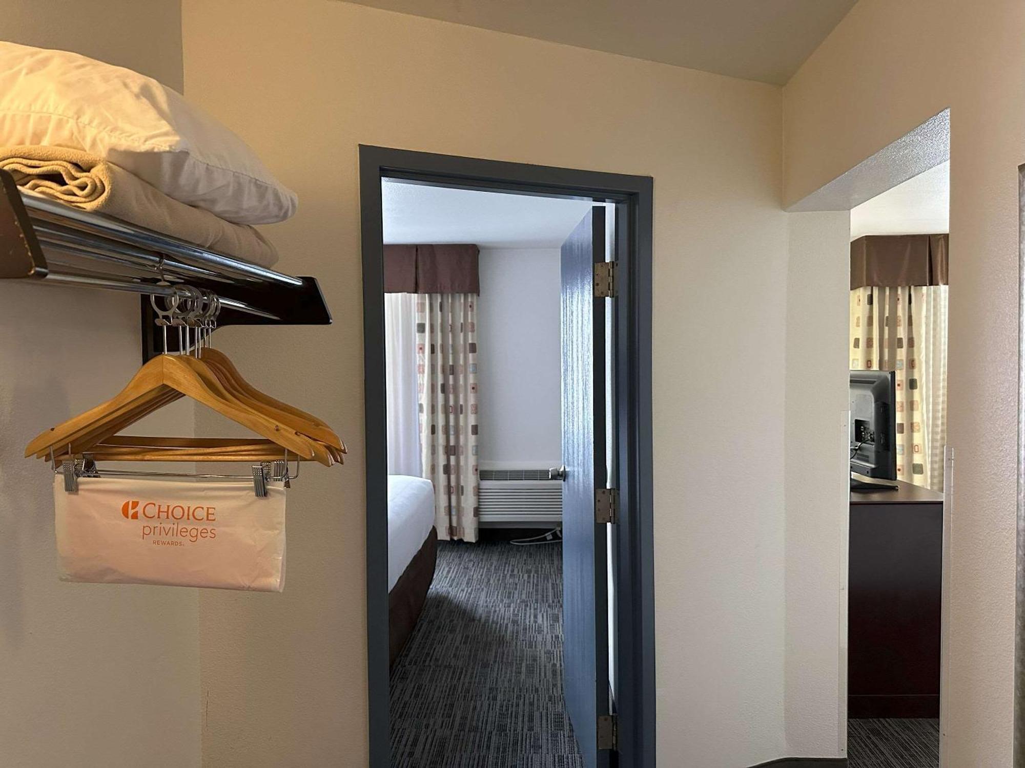 Quality Inn & Suites Everett Zewnętrze zdjęcie